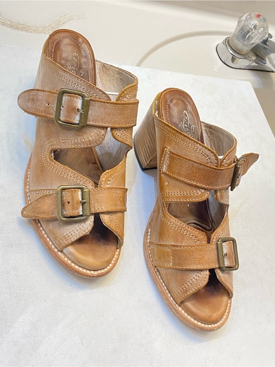 Freebird by Steven Shoes - FREEBIRD Caprice By Steven Size 9 great collection great bottom beautiful clean